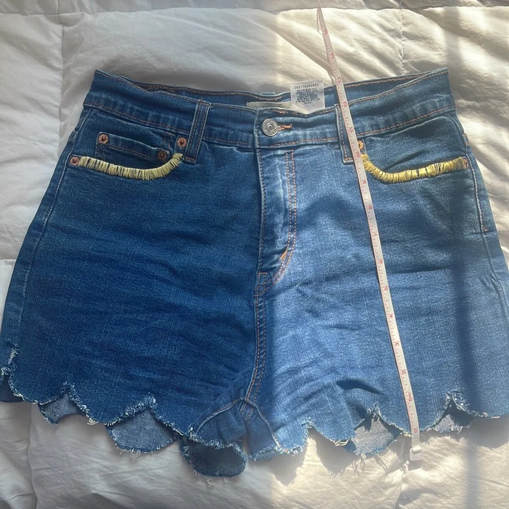 Levi Women Shorts - Picture 6 of 6